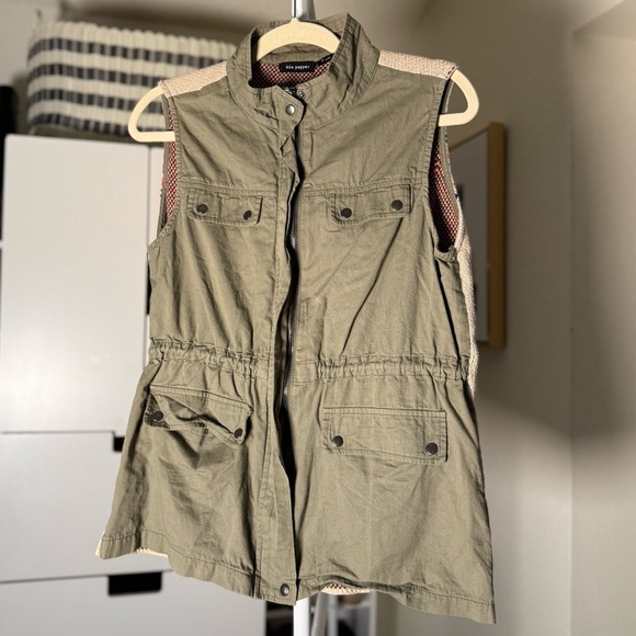 Blu Pepper Sage Green Vest with Beautiful Pattern Back and Pockets Size Medium - Picture 1 of 7